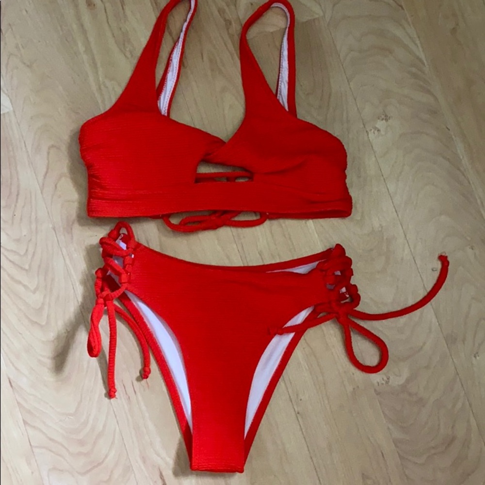 Red cupshe bikini